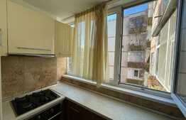 Apartament de 3 camere, decomandat, 77 mp, parcare, zona Teleorman