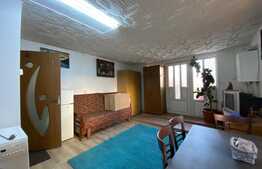 Garsoniera 30 mp, curte, parcare, zona Junior Residence