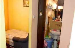 Apartament de vanzare, 4 camere decomandate, 80 mp plus 3 balcoane si boxa