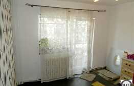 Apartament de vanzare, 4 camere decomandate, 80 mp plus 3 balcoane si boxa