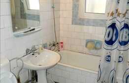 Apartament de vanzare, 4 camere decomandate, 80 mp plus 3 balcoane si boxa