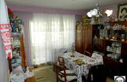 Apartament de vanzare, 4 camere decomandate, 80 mp plus 3 balcoane si boxa