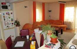De vanzare in zona Campului, apartament cu 3 camere, 92 mp plus 3 balcoane