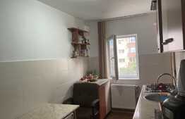 Apartament de 3 camere, decomandat, parcare, zona Tractorul