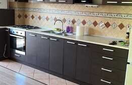 Apartament 3 camere, etaj intermediar, parcare inclusa, zona Stejarului