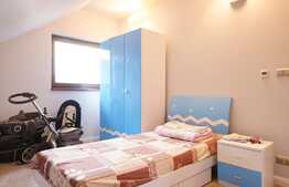 Apartament tip Penthouse de 4 camere pe doua nivele, 130 mp, parcare, terasa 6 mp, Valea Garbaului