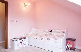 Apartament tip Penthouse de 4 camere pe doua nivele, 130 mp, parcare, terasa 6 mp, Valea Garbaului