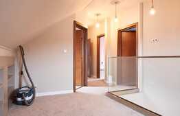 Apartament tip Penthouse de 4 camere pe doua nivele, 130 mp, parcare, terasa 6 mp, Valea Garbaului