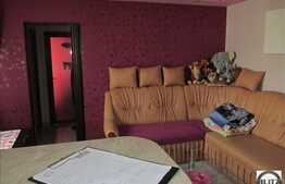 Apartament 3 camere de vanzare, 46 mp utili, zona Ciucas, cu parcare