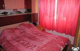 Apartament 3 camere de vanzare, 46 mp utili, zona Ciucas, cu parcare