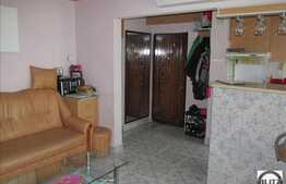 Apartament 3 camere de vanzare, 46 mp utili, zona Ciucas, cu parcare