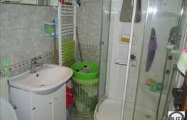 Apartament 3 camere de vanzare, 46 mp utili, zona Ciucas, cu parcare