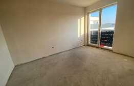 Apartament 3 camere, semifinisat, 55 mp, terasa 12 mp, etaj intermediar, zona Petrom