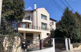 Casa individuala exclusivista intr-o zona rezidentiala de case si vile