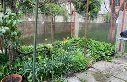 Apartament de 3 camere, 80 mp, imobil tip casa, Central 