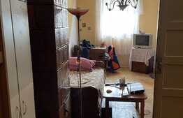 Apartament de 3 camere, 80 mp, imobil tip casa, Central 