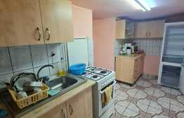 Casa individuala cu anexe, garaj si 869 mp de teren, zona centrala in Chinteni