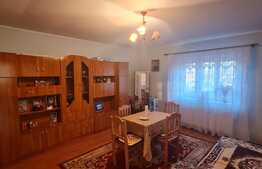 Casa individuala cu anexe, garaj si 869 mp de teren, zona centrala in Chinteni