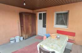 Casa individuala cu anexe, garaj si 869 mp de teren, zona centrala in Chinteni