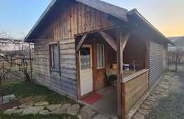 Casa individuala cu anexe, garaj si 869 mp de teren, zona centrala in Chinteni