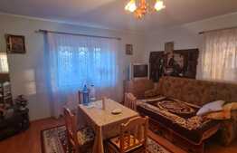 Casa individuala cu anexe, garaj si 869 mp de teren, zona centrala in Chinteni