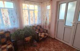 Casa individuala cu anexe, garaj si 869 mp de teren, zona centrala in Chinteni