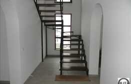 Apartament 3 camere de vanzare in vila, 106 mp utili, zona Stadion CFR