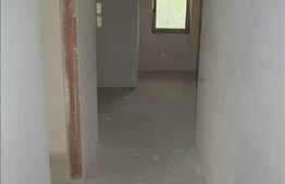 Apartament de vanzare la semifinisat, 2 camere semidecomandate, 57 mp. Parcare!