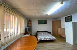 Garsoniera de 30 mp, la curte, loc de parcare, zona Junior