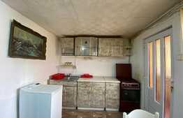 Garsoniera de 30 mp, la curte, loc de parcare, zona Junior