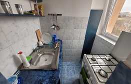 Apartament 3 camere, semidecomandat, 37 mp, zona Alverna