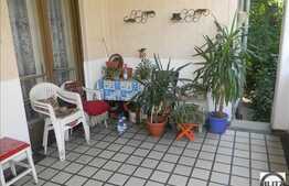 Apartament cu 4 camere de vanzare, cota parte curte, zona Horea