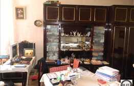 Apartament cu 4 camere de vanzare, cota parte curte, zona Horea