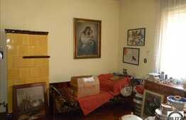 Apartament cu 4 camere de vanzare, cota parte curte, zona Horea