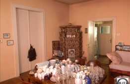 Apartament cu 4 camere de vanzare, cota parte curte, zona Horea