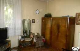 Apartament cu 4 camere de vanzare, cota parte curte, zona Horea