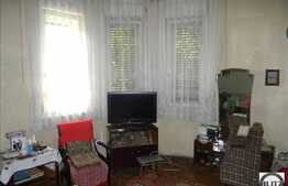 Apartament cu 4 camere de vanzare, cota parte curte, zona Horea