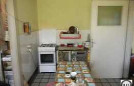 Apartament cu 4 camere de vanzare, cota parte curte, zona Horea