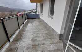 Apartament 3 camere, terasa 25 mp, parcare, zona Vivo 