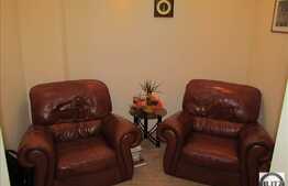 Vanzare apartament 3 camere, 74 mp utili, zona Parang, cu boxa si garaj de tabla