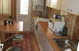 Vanzare apartament 3 camere, 74 mp utili, zona Parang, cu boxa si garaj de tabla