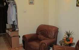 Vanzare apartament 3 camere, 74 mp utili, zona Parang, cu boxa si garaj de tabla