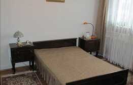 Vanzare apartament 3 camere, 74 mp utili, zona Parang, cu boxa si garaj de tabla