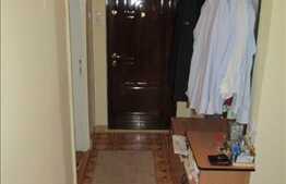 Vanzare apartament 3 camere, 74 mp utili, zona Parang, cu boxa si garaj de tabla