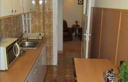 Vanzare apartament 3 camere, 74 mp utili, zona Parang, cu boxa si garaj de tabla