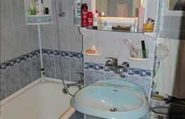 Vanzare apartament 3 camere, 74 mp utili, zona Parang, cu boxa si garaj de tabla