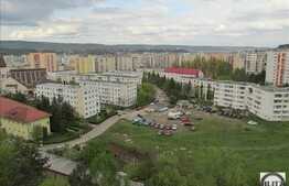 Vanzare apartament 3 camere, 74 mp utili, zona Parang, cu boxa si garaj de tabla