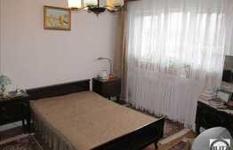 Vanzare apartament 3 camere, 74 mp utili, zona Parang, cu boxa si garaj de tabla