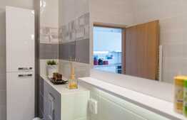 Apartament 2 camere, etaj intermediar, mobilat, zona semicentrala