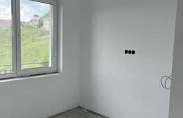 Apartament 3 camere, semifinisat, 60 mp, parcare, zona Teilor